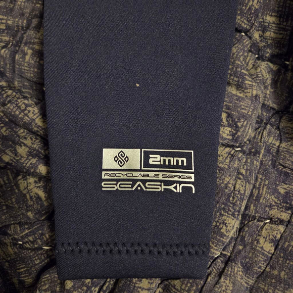 Men's SEASKIN Navy & Gray Rash Guard L - Picture 4 of 8